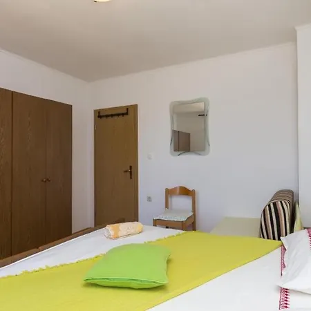 Laurel Leaf - Three Bedroom With Terrace Lovorno