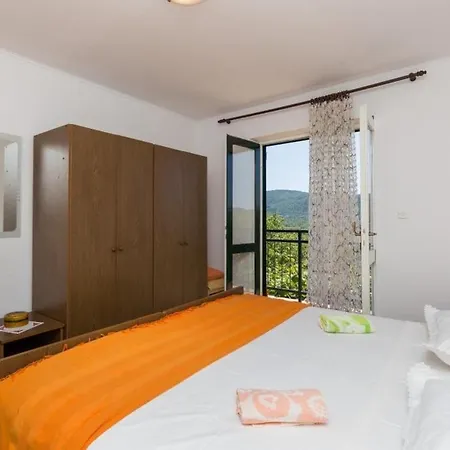 Laurel Leaf - Three Bedroom With Terrace דירה Lovorno