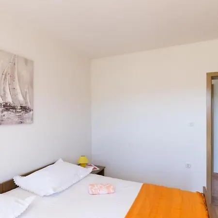 דירה Laurel Leaf - Three Bedroom With Terrace Lovorno