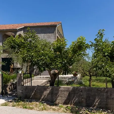 Laurel Leaf - Three Bedroom With Terrace דירה Lovorno
