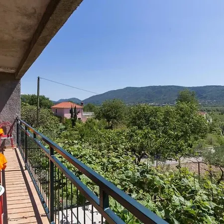Laurel Leaf - Three Bedroom With Terrace * Lovorno
