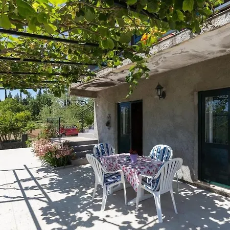 Laurel Leaf - Three Bedroom With Terrace * Lovorno
