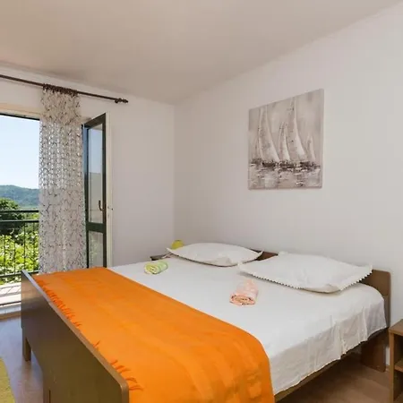 Apartment Laurel Leaf - Three Bedroom With Terrace Lovorno
