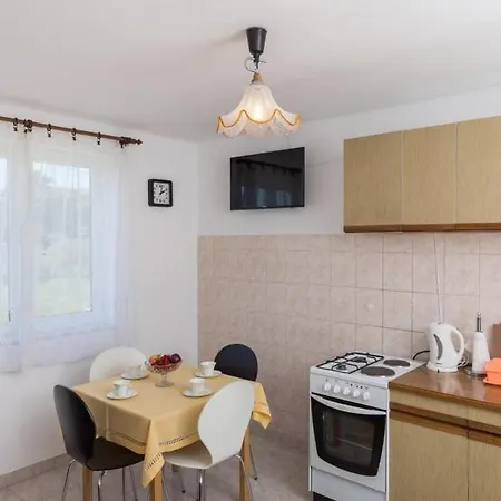 Laurel Leaf - Three Bedroom With Terrace